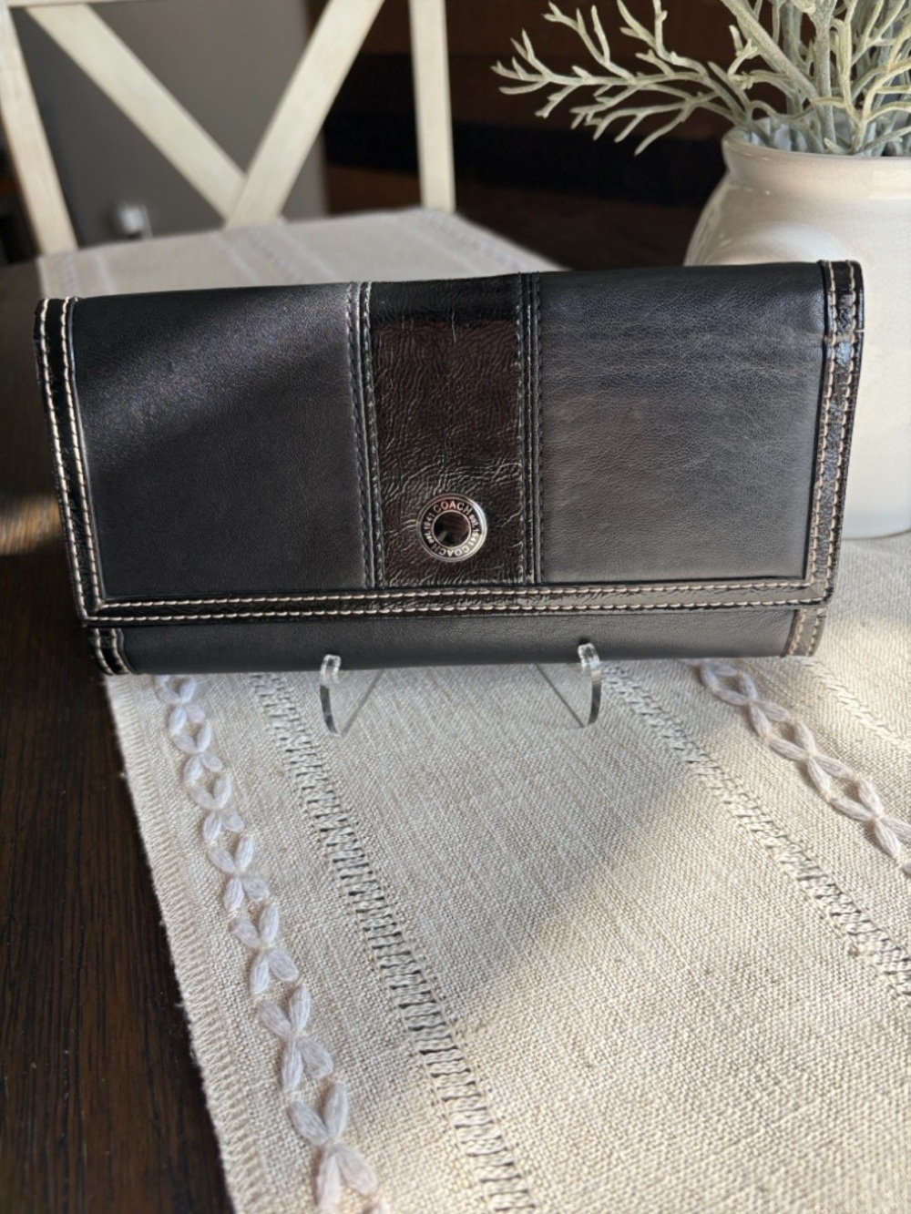 Coach Black Leather Trifold Wallet with Contrast Stitching